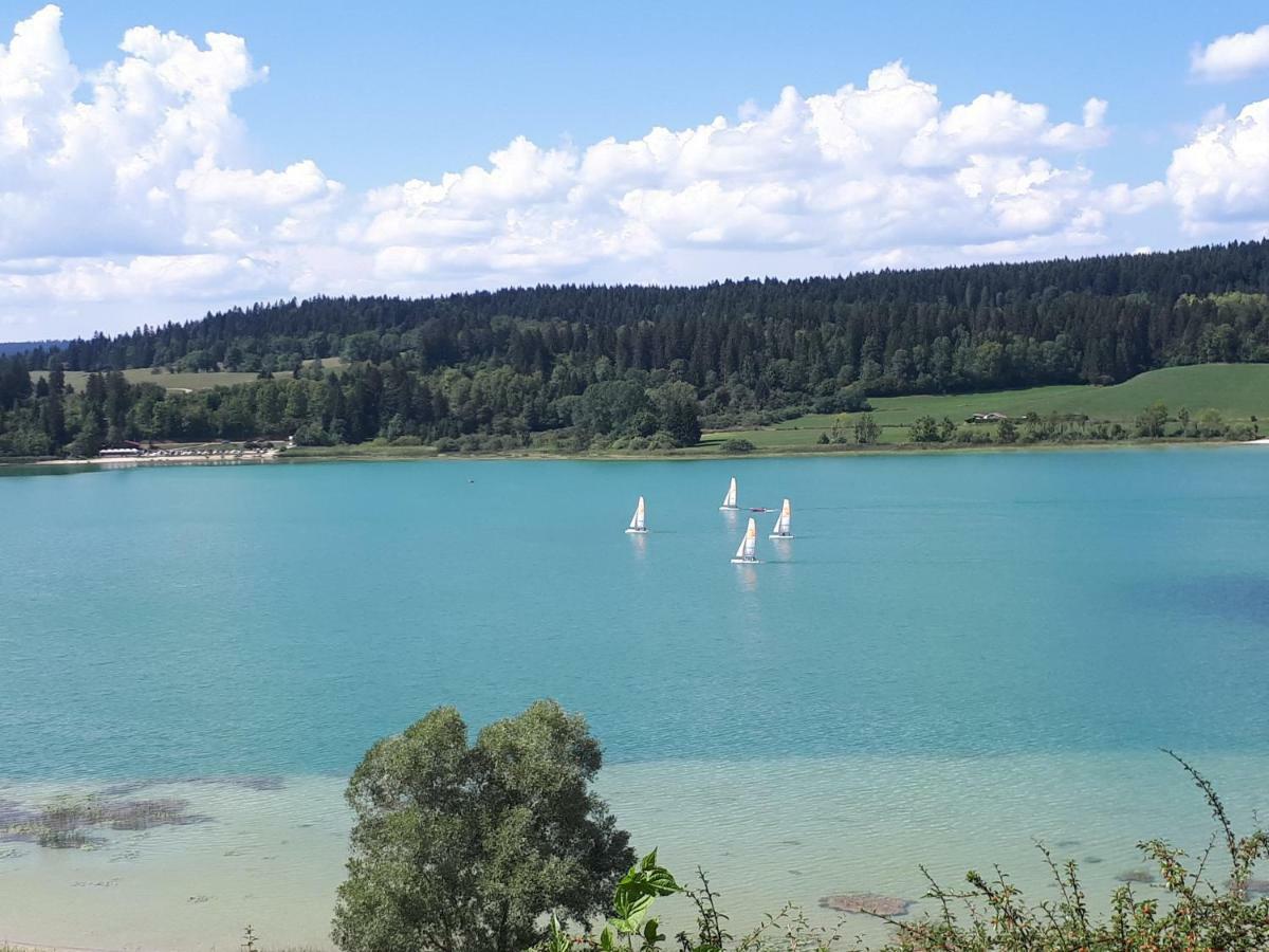 Le Charme Des 2 Lacs Malbuisson Bagian luar foto